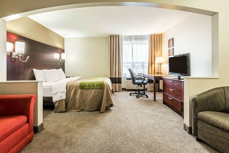 Hotel Comfort Inn And Suites