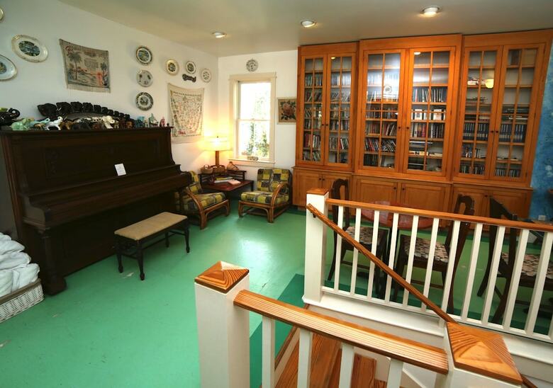 Bed & Breakfast Hibiscus Coffee & Guesthouse
