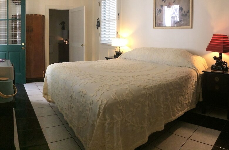 Bed & Breakfast Hibiscus Coffee & Guesthouse