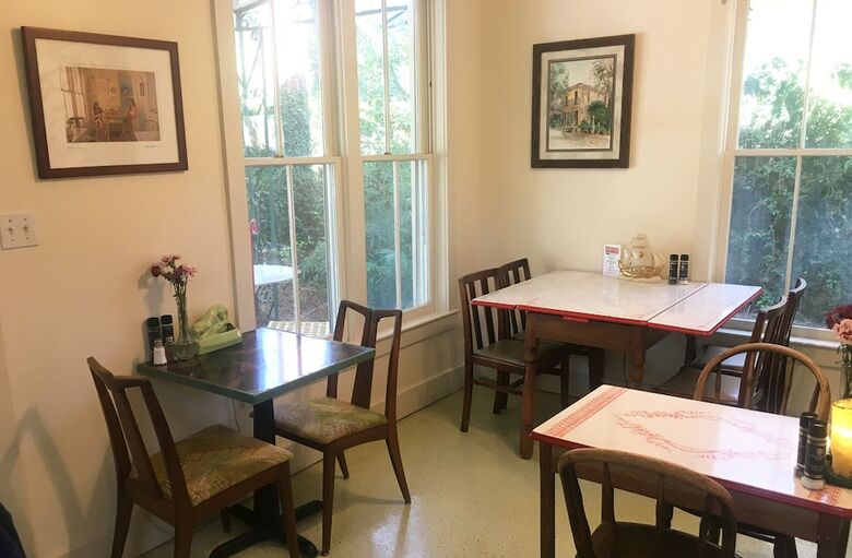 Bed & Breakfast Hibiscus Coffee & Guesthouse