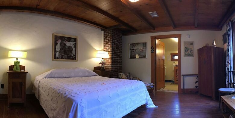 Bed & Breakfast Hibiscus Coffee & Guesthouse