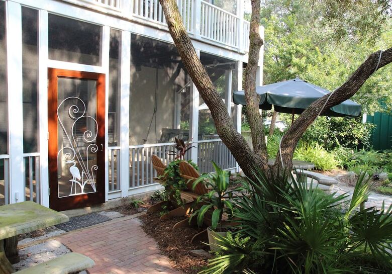 Bed & Breakfast Hibiscus Coffee & Guesthouse