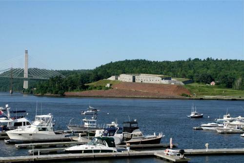 Bucksport Motor Inn