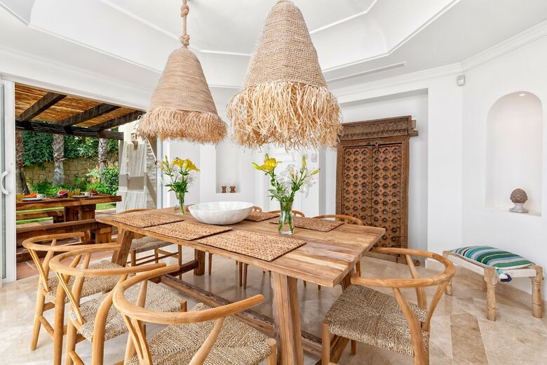 Solaga - Villa Los Monteros