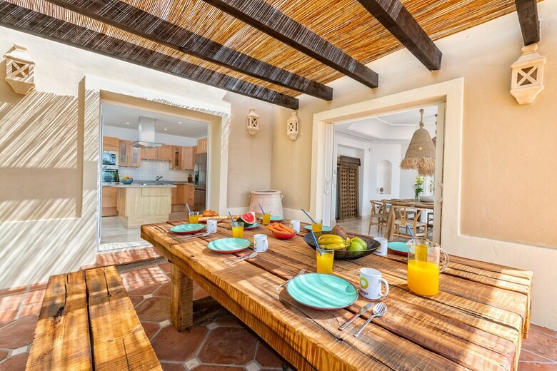 Solaga - Villa Los Monteros