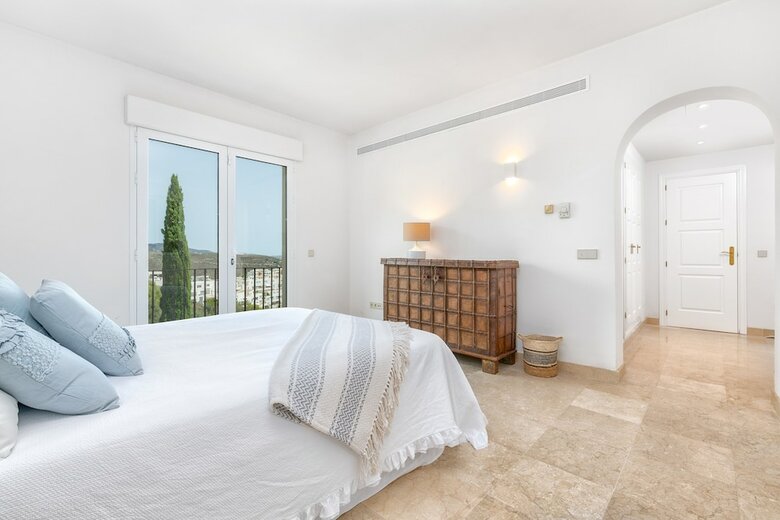 Solaga - Villa Los Monteros