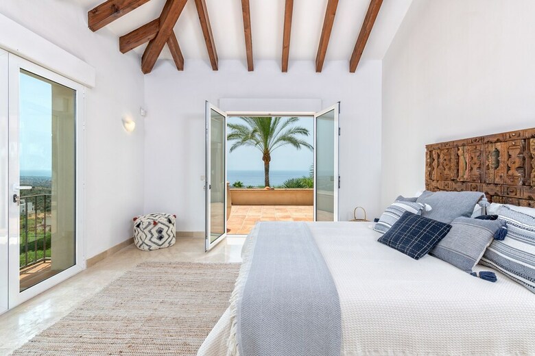 Solaga - Villa Los Monteros