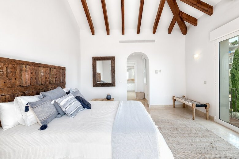 Solaga - Villa Los Monteros