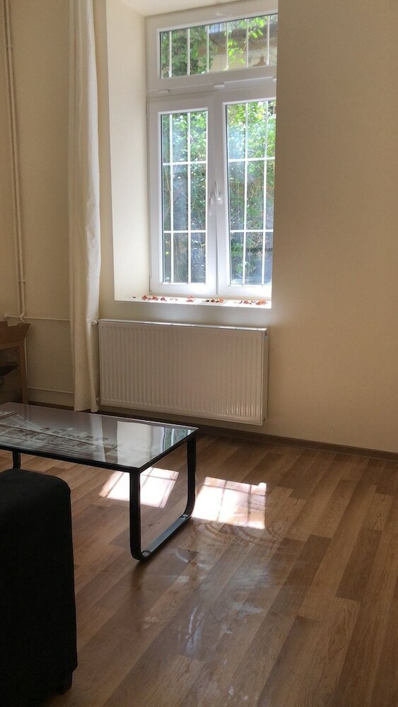 Oasis Apartments - Isabella I