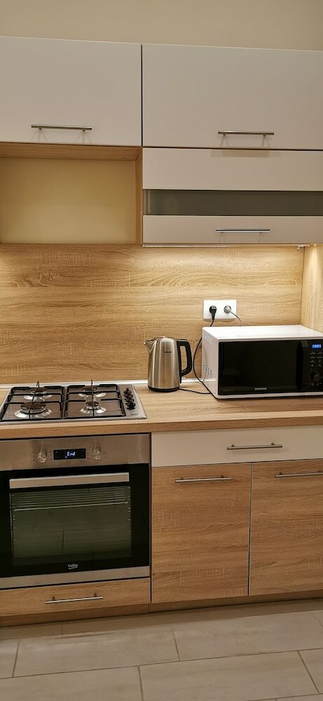 Oasis Apartments - Isabella I
