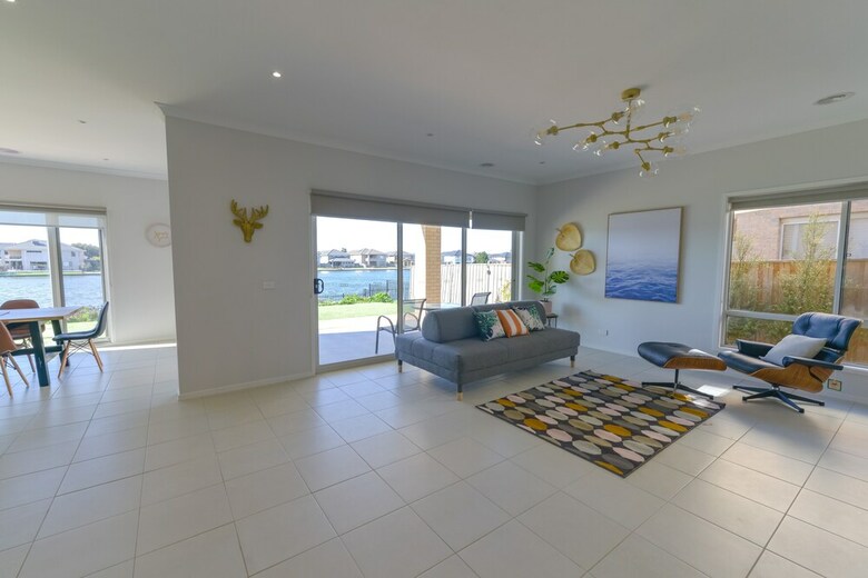Luxury Waterfront Grand Villa In Melbourne