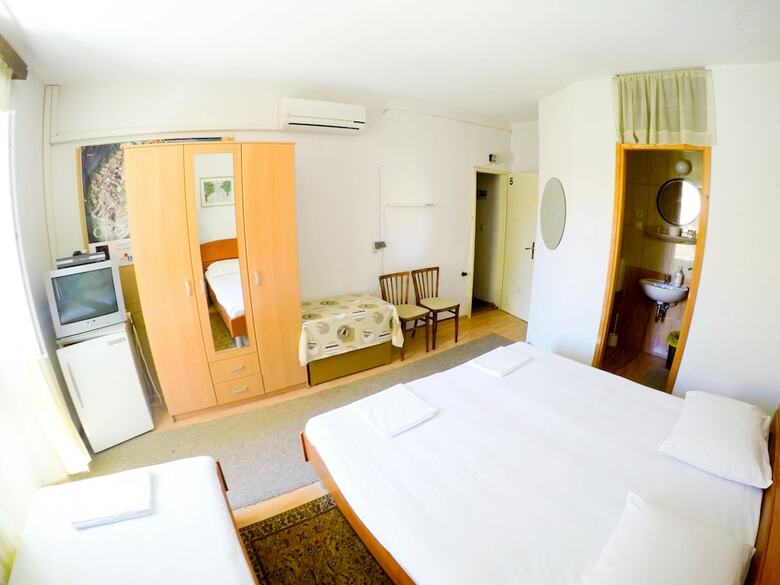 Hotel Accommodation Vitaic - Guest House
