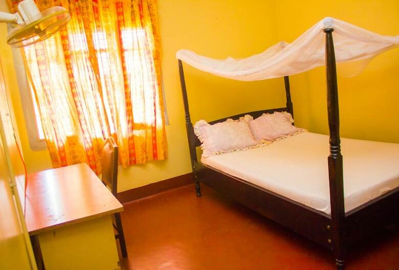 Hotel Raddison's Guest House