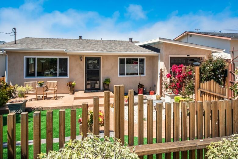 3733 Seaside Retreat