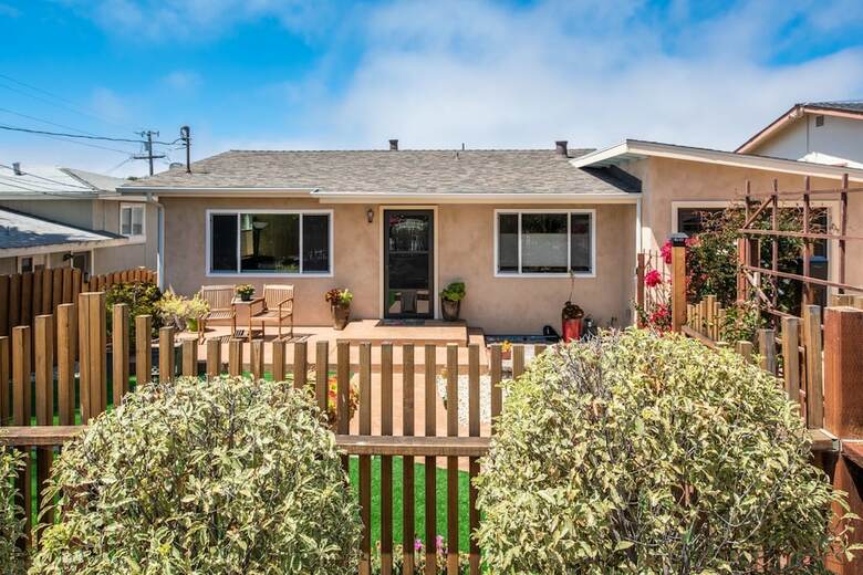 3733 Seaside Retreat
