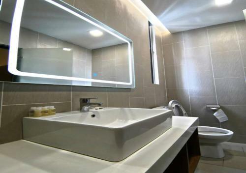Roxy Hotel Padungan