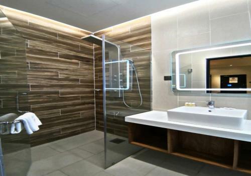 Roxy Hotel Padungan
