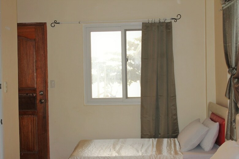 Hotel Pundaquit Luxury Resort
