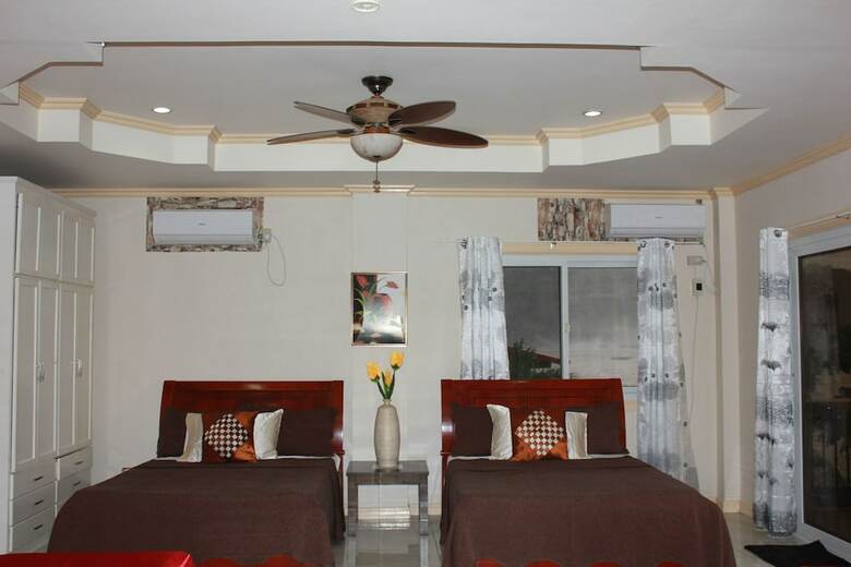 Hotel Pundaquit Luxury Resort
