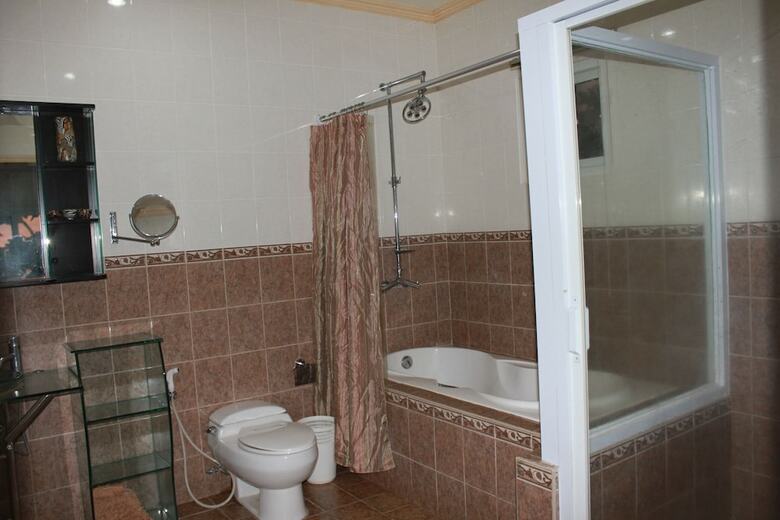 Hotel Pundaquit Luxury Resort