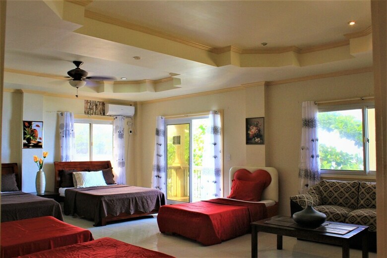 Hotel Pundaquit Luxury Resort