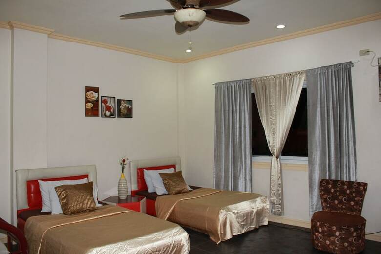Hotel Pundaquit Luxury Resort