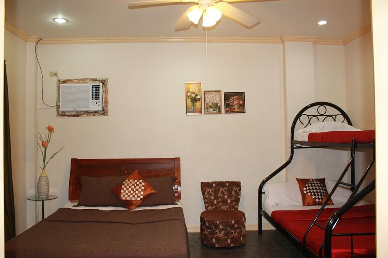 Hotel Pundaquit Luxury Resort
