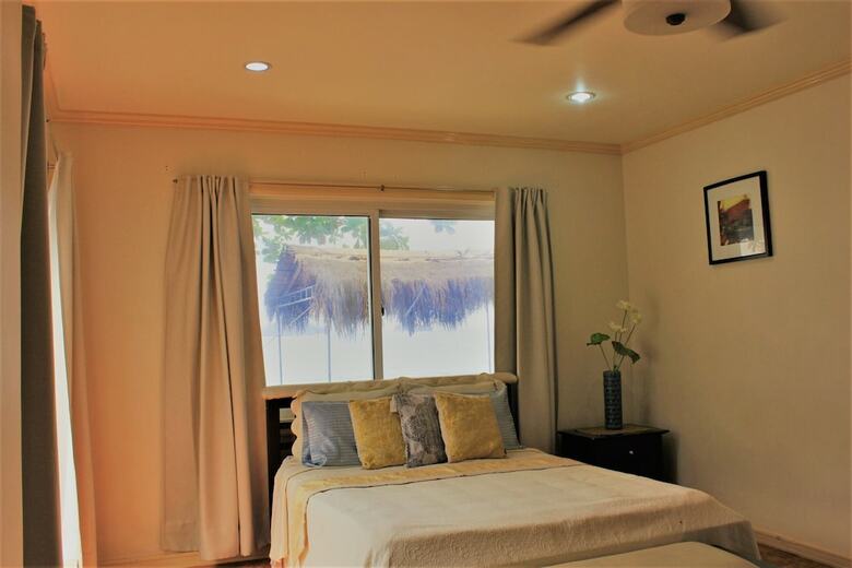 Hotel Pundaquit Luxury Resort