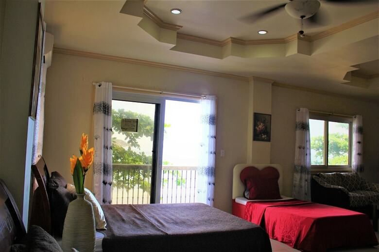 Hotel Pundaquit Luxury Resort