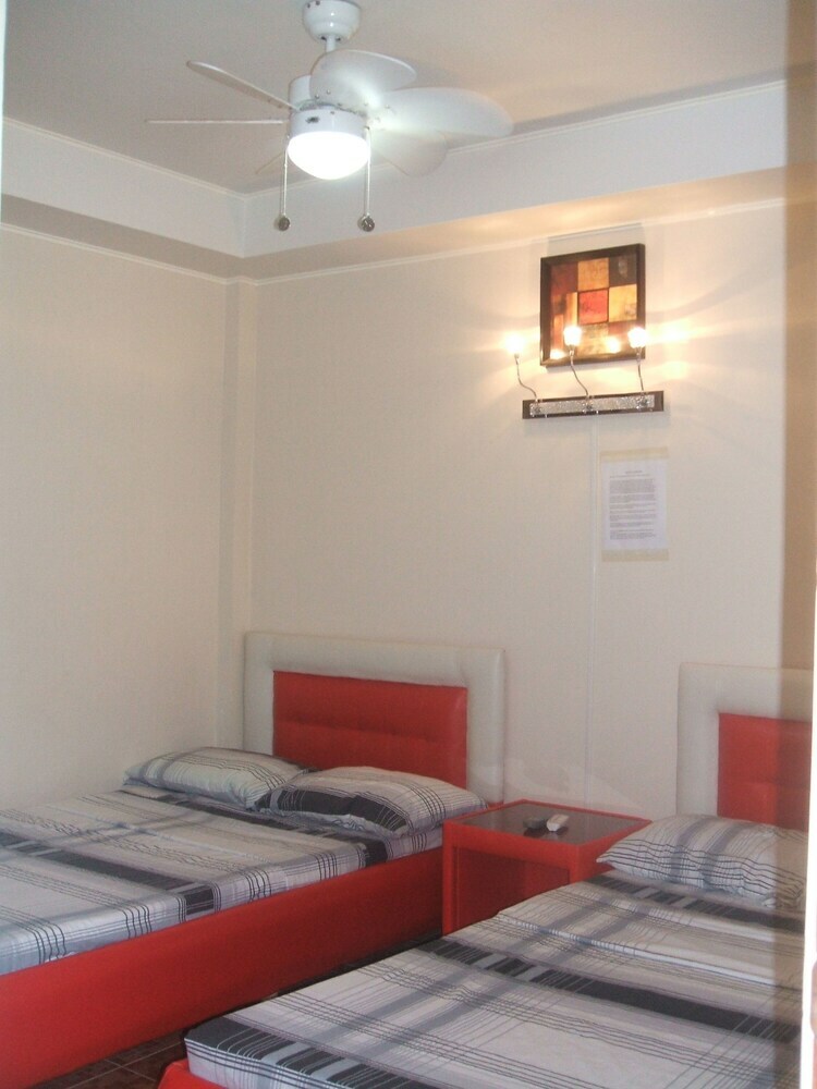 Hotel Pundaquit Luxury Resort