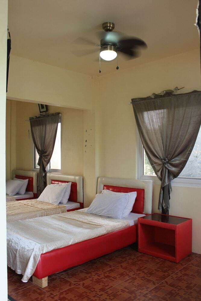 Hotel Pundaquit Luxury Resort