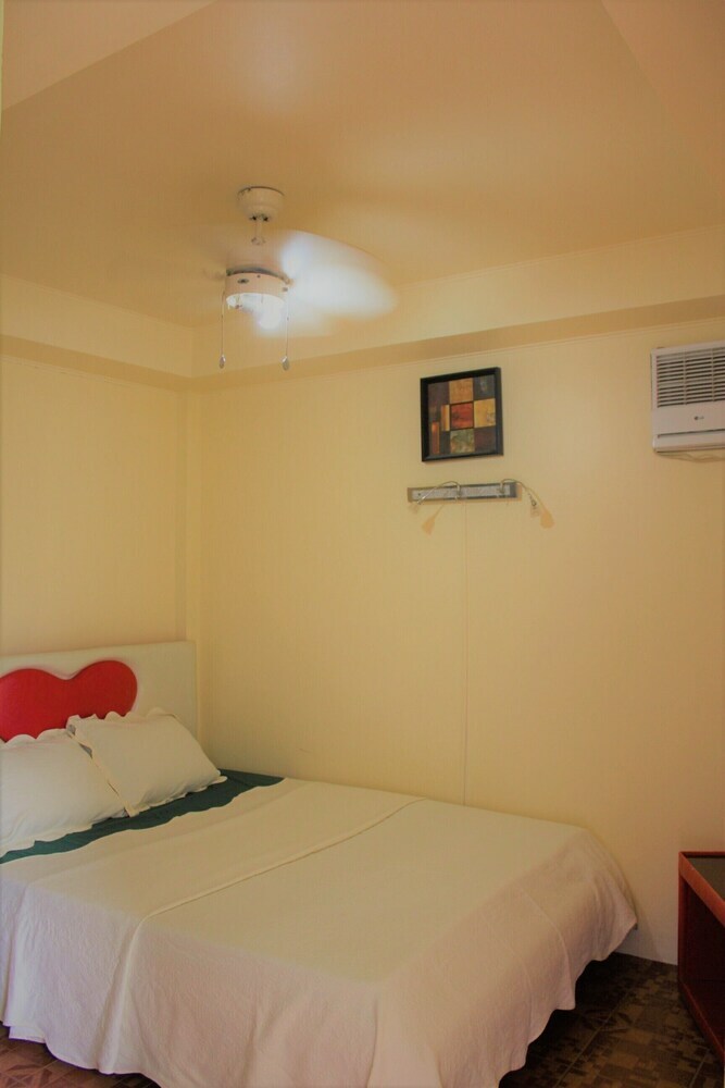 Hotel Pundaquit Luxury Resort