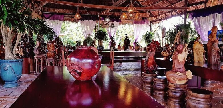 Hotel Nui Cam Resort