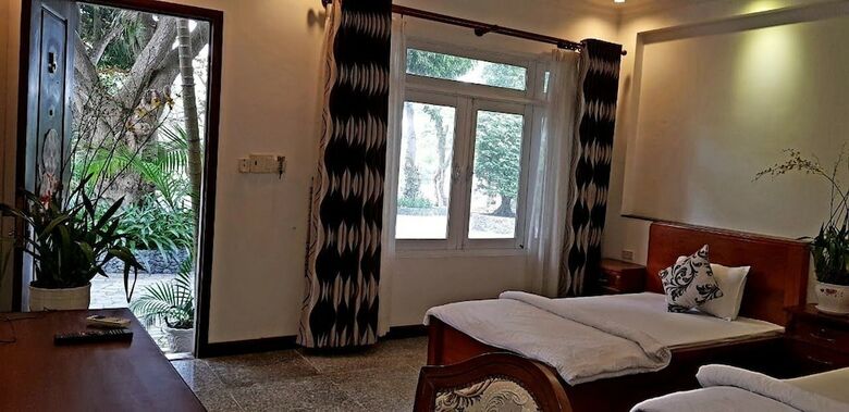 Hotel Nui Cam Resort