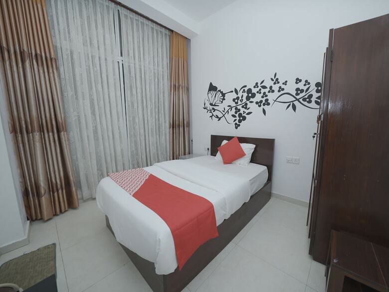 Hotel Oyo 345 Trinnco Topaz
