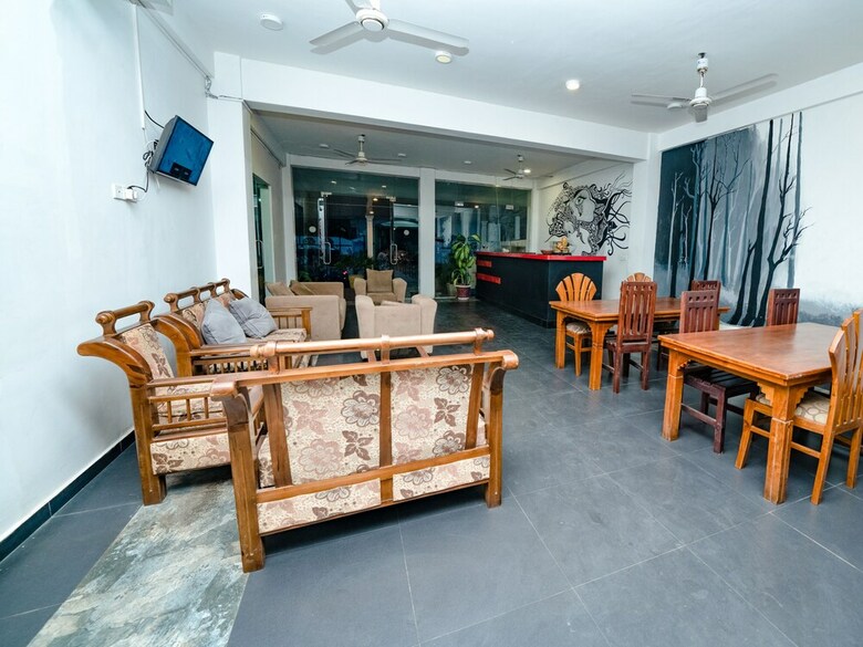 Hotel Oyo 345 Trinnco Topaz