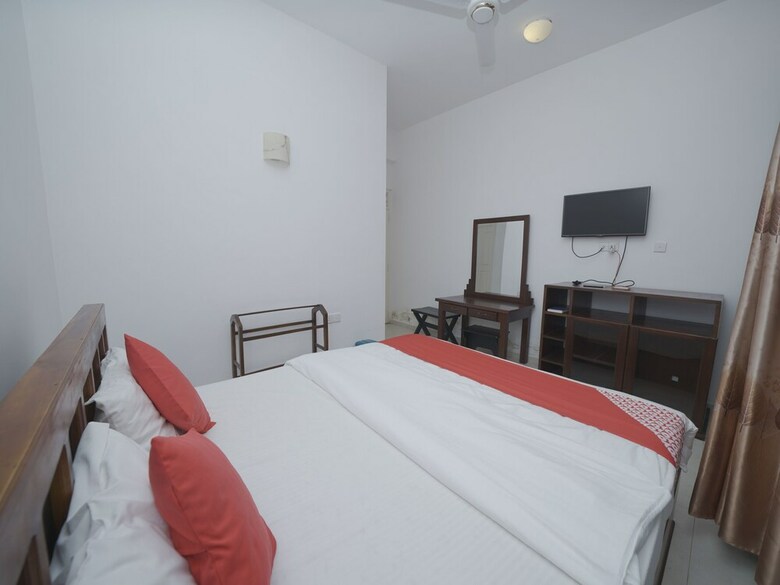 Hotel Oyo 345 Trinnco Topaz