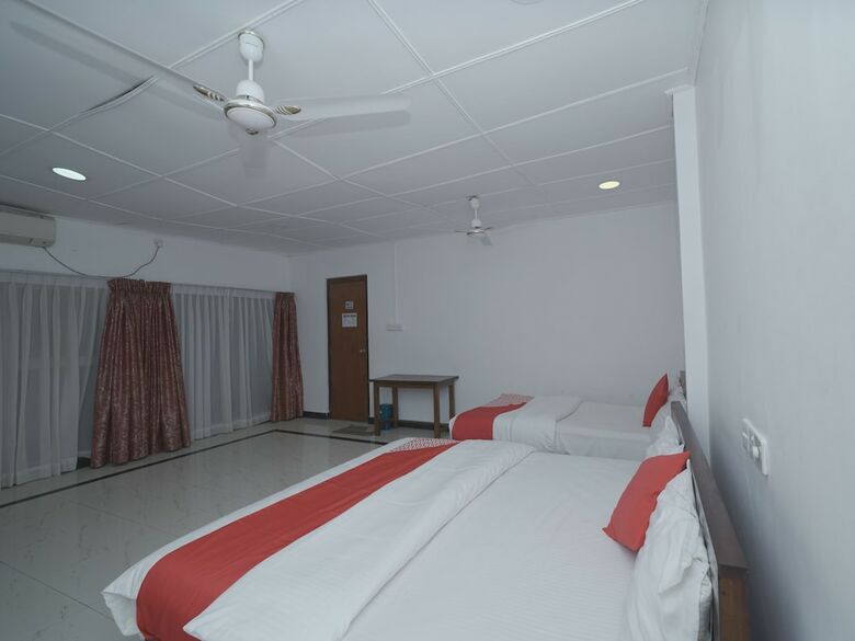 Hotel Oyo 345 Trinnco Topaz