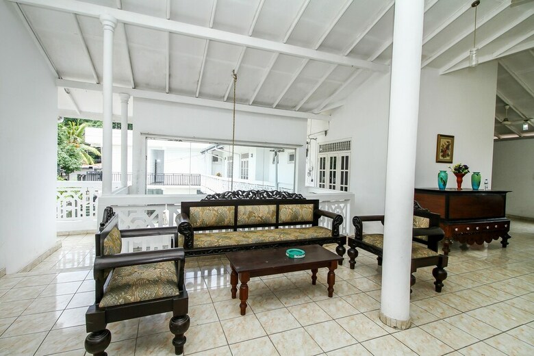 Oyo 347 Hotel Empryean