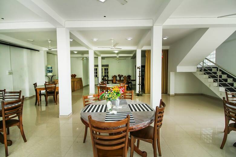 Oyo 347 Hotel Empryean