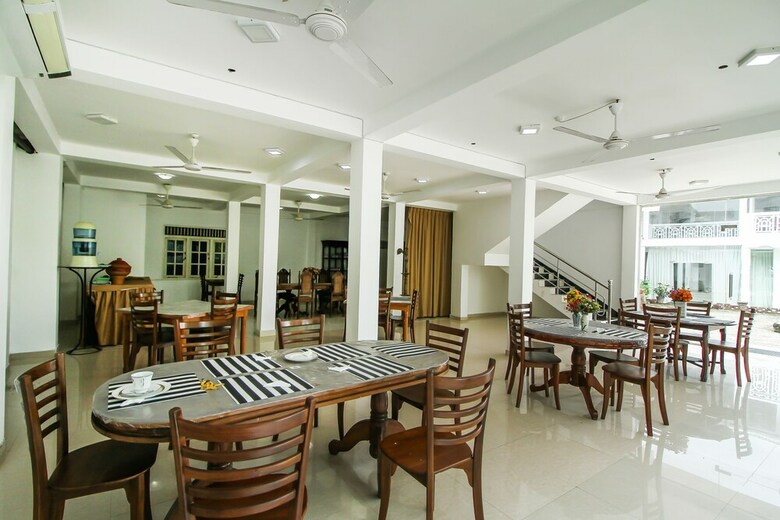 Oyo 347 Hotel Empryean