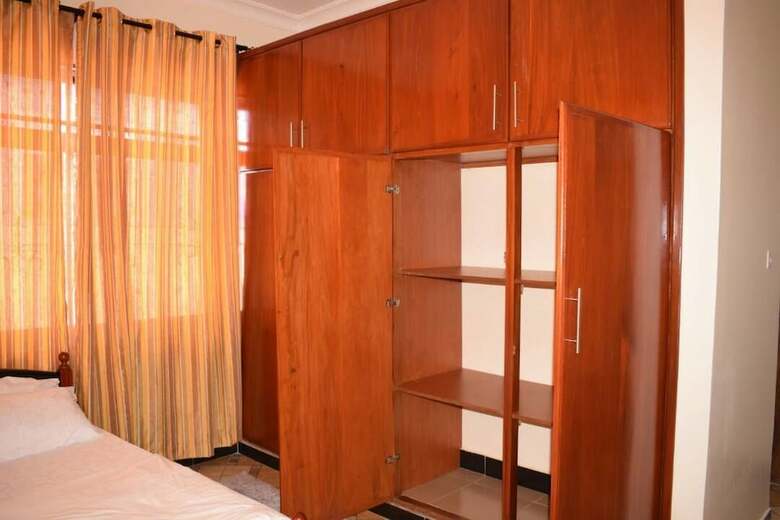 Bed & Breakfast Kisasa Home