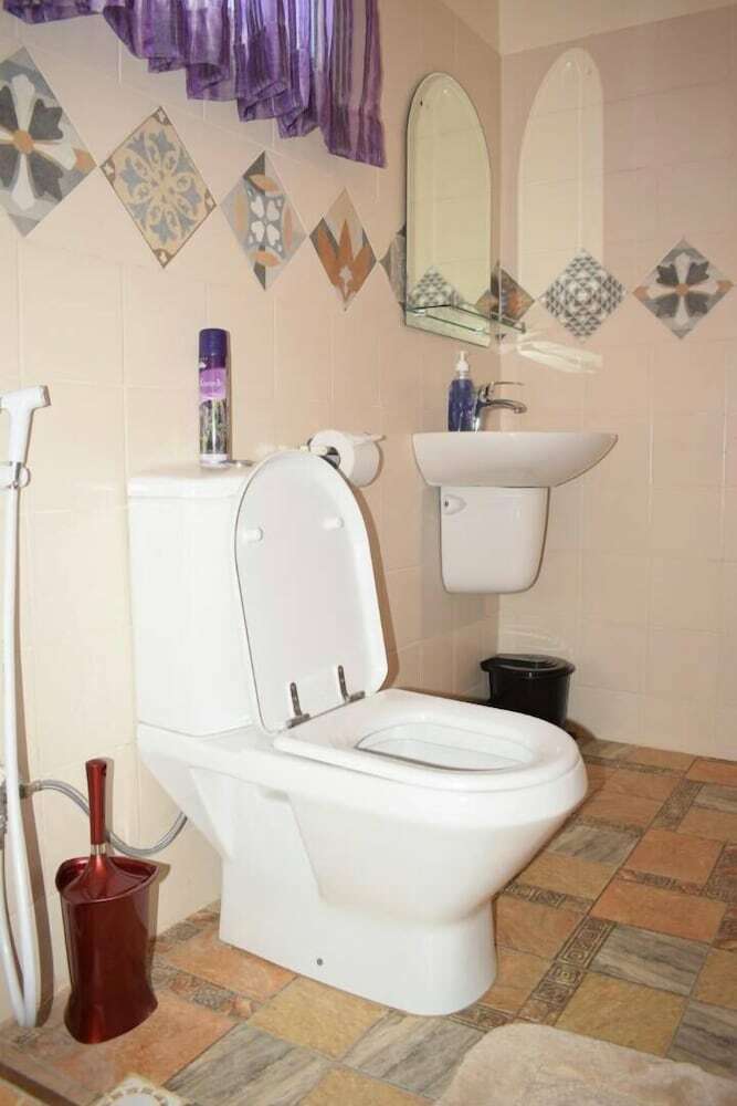 Bed & Breakfast Kisasa Home