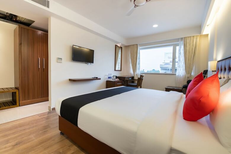Capital O 43703 Thechi Hotels