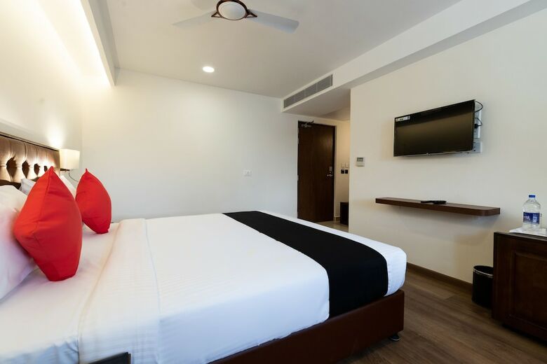 Capital O 43703 Thechi Hotels