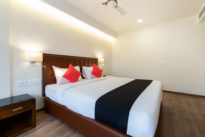 Capital O 43703 Thechi Hotels