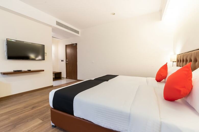Capital O 43703 Thechi Hotels