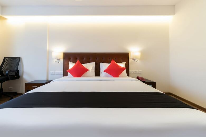 Capital O 43703 Thechi Hotels