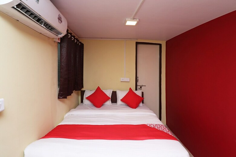 Hotel Oyo 23699 People's  Castle