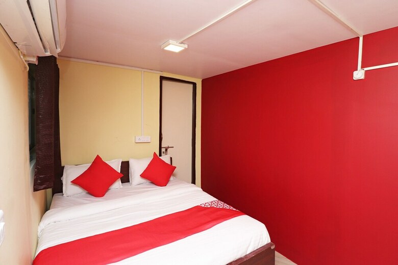Hotel Oyo 23699 People's  Castle